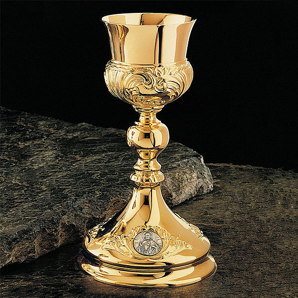 Ornementation Baroque avec Calice à Médaillons et Patène à Écailles