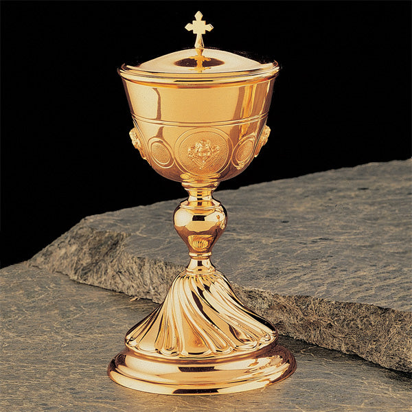 Fluted Ornamentation Ciborium